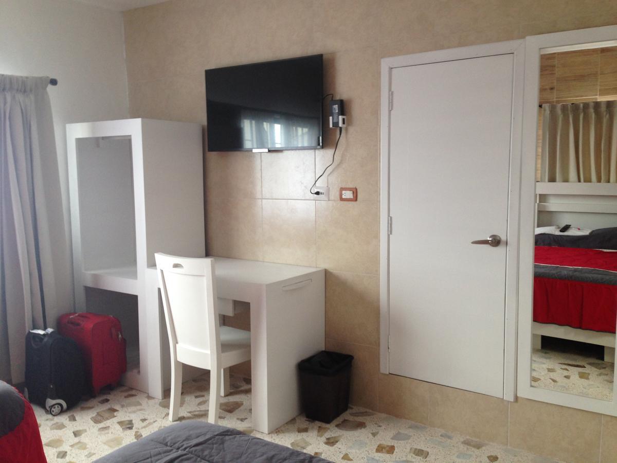 Hotel Claudia Macuspana Екстериор снимка